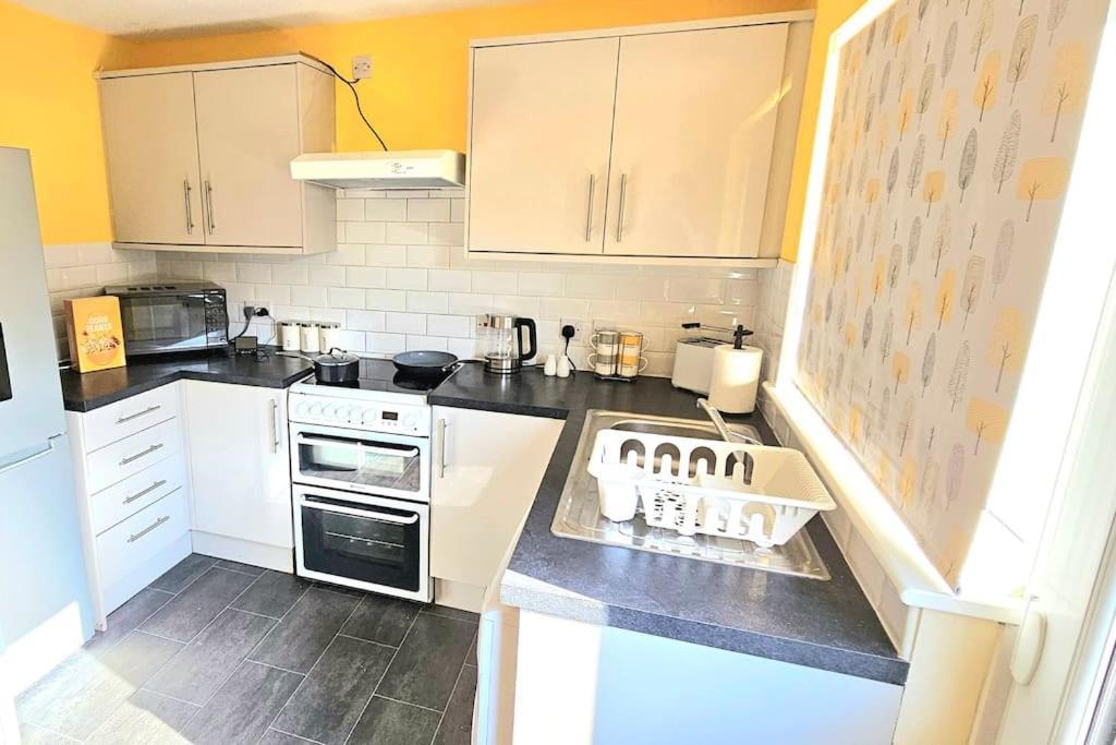 Cozy 3-Bed House Near Willen Lake With Garden Milton Keynes Luaran gambar