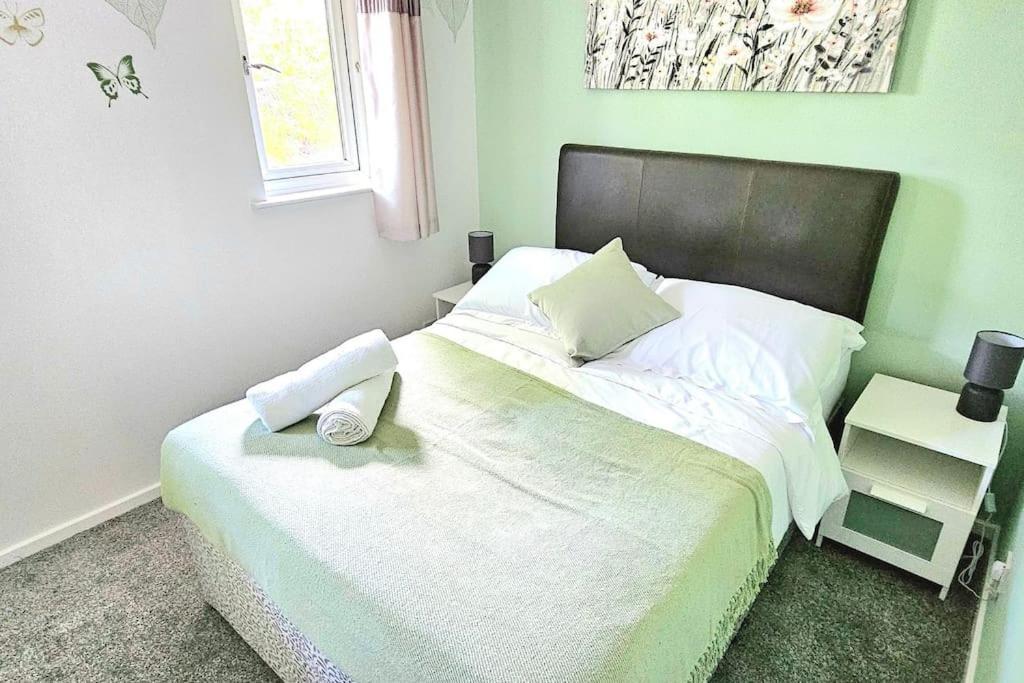 Cozy 3-Bed House Near Willen Lake With Garden Milton Keynes Luaran gambar